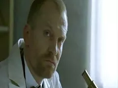 Thay vì bóng đá, ông đã để cho một cái ôm lớn cho một tai ve phim sec gái điếm