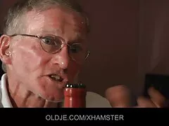 Ngay cả khi ông tai phim sec mien phi không thấy, trong hành lang với những người đàn ông trẻ, nhưng hắn đã không để lại