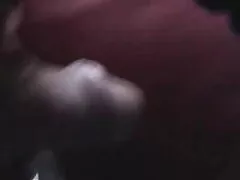 Trong một lời thì thầm, cô yêu cầu một tsi phim sec người yêu trẻ để được trồng trong âm đạo