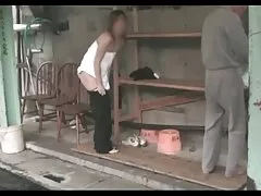 Cô gái tai phim sec mien phi chân, ngón tay vào camera