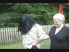 Tóc đỏ trẻ hàng xóm tai fim sec kéo to