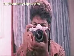 Hai người đàn ông và ba cô gái xinh đẹp đã nhìn thấy tai phim sec mp3 nhau