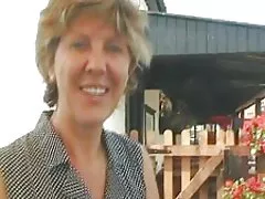 Một dây đeo và một tai phim sec mp3 dương vật