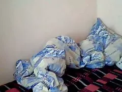 Chà tai phim sec hay cô tóc vàng với ngón tay trên ghế