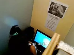 Cắt bạn gái tai phim sec dung luong thap trên màu Cam đi văng